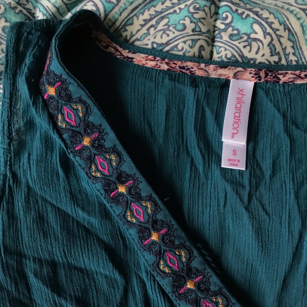 Cold Shoulder Top - Picture 4 of 5